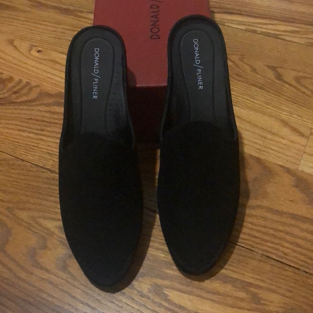 Donald Pliner Size 9.5 M Black KidSuede Mules NIB